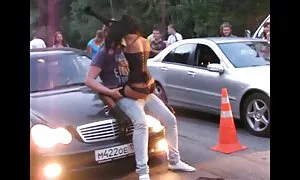 من دوستی پیدا کردم که پورنو تماشا می کند و آن کانال تلگرامی فیلمهای سکسی را پاره می کند