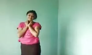 دانشجویی که روی میز ادرار کانال تلگرامی سکسی سوپر می کند