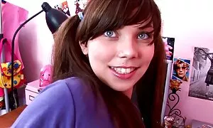 متخصص زنان یک دانش آموز چشم قهوه ای را معاینه کانال تلگرامی عکس های سکسی می کند