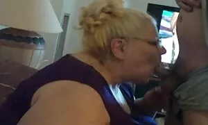 مردی همسرش را داستان های سکسی تلگرامی در مقطعی در پیاده رو بد بو می کند