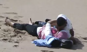 یک عاشق غرق در جارو زدن یک دختر لاغر با جوراب لینک تلگرامی داستان سکسی ساق بلند روی خروس است
