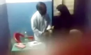 دختر ناز اسپرم فیلمهای سکسی تلگرامی را در بیدمشک خود می گذارد