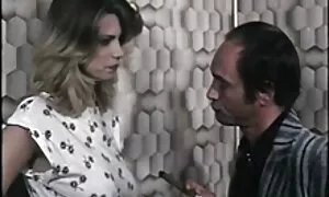 دختر به دوستانش پاشنه و پا لیس می لینک کانال سکسی تلگرامی زند